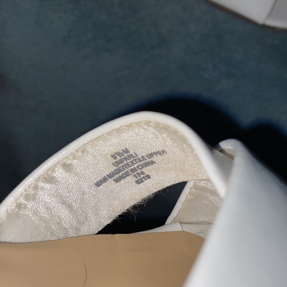 Lightly worn white heels size 9 1/2 - Picture 6 of 7